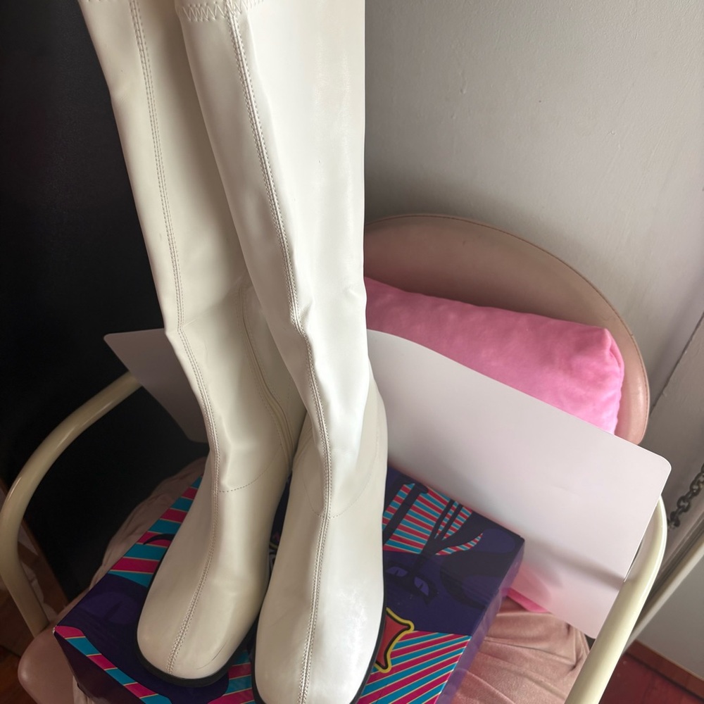 Funtasma White Knee-High Women's Boots - Picture 4 of 9
